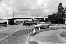 847493 Gezicht op de afslag Schiphol-Amsterdam naar de Rijksweg 2, in de provinciale weg P19 (Uithoorn-Vreeland).